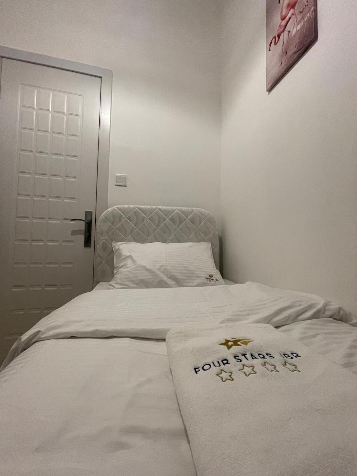 Four Stars Dubai Marina Jbr Hotell Exteriör bild