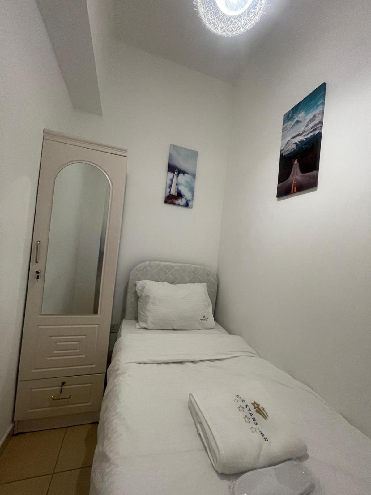 Four Stars Dubai Marina Jbr Hotell Exteriör bild